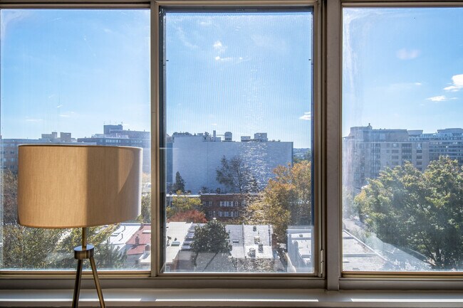 Foto del edificio - 925 25th St NW