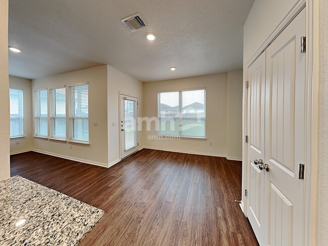 Foto del edificio - 175 Pebble Creek Run