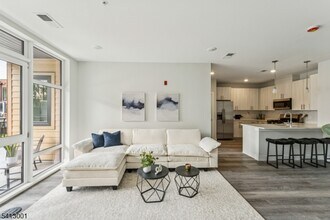 Building Photo - 140 W Webster Ave