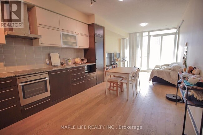 Photo du bâtiment - 770-1770 Bay St.