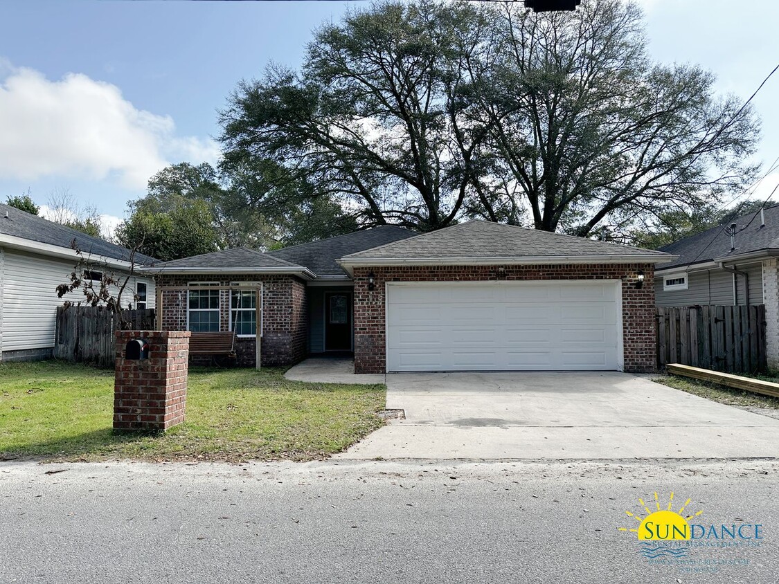 Primary Photo - Great 3 Bedroom in the Heart of FWB!