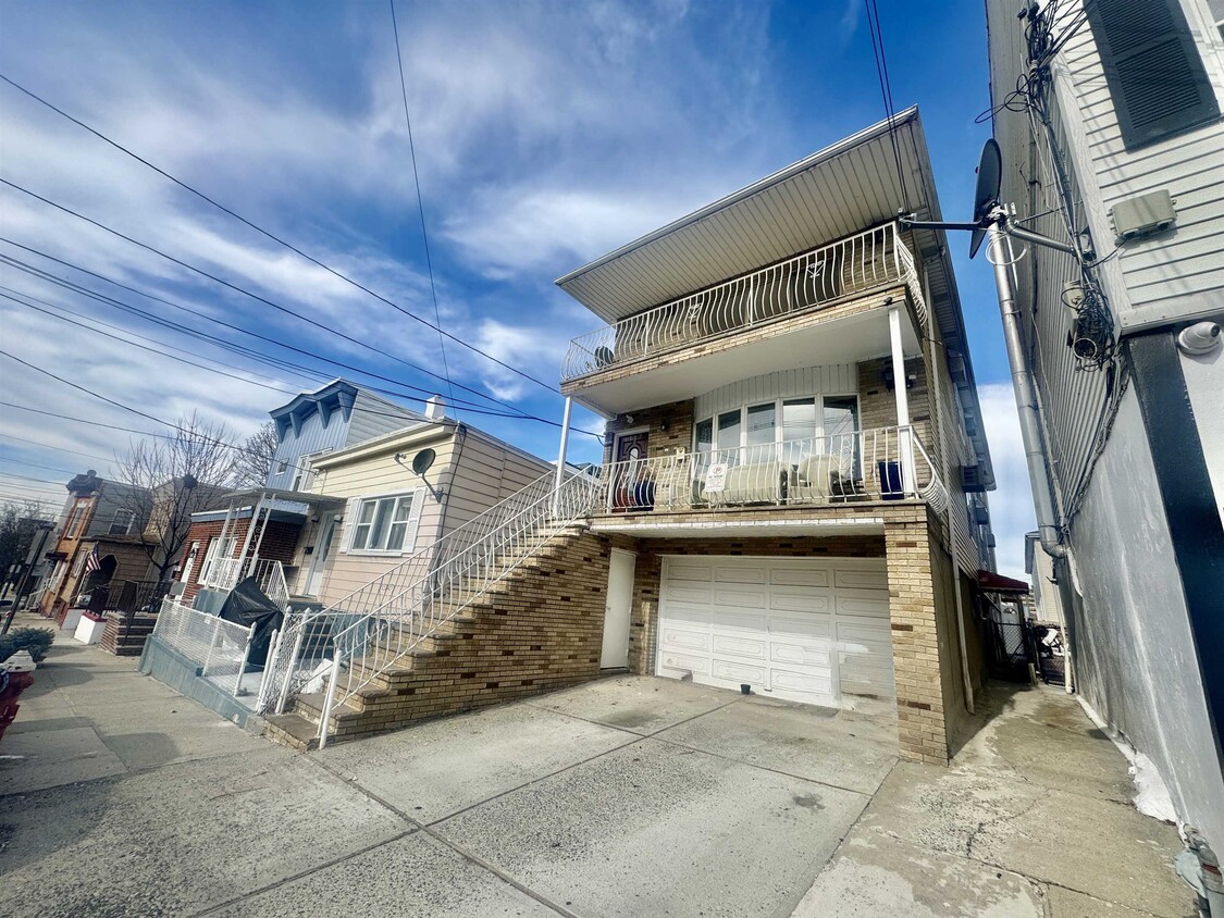 Primary Photo - 6117 Jefferson St
