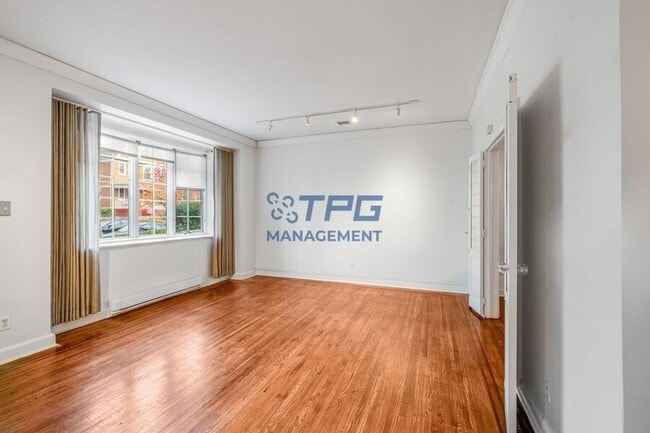 Building Photo - 121 Bentley Ave