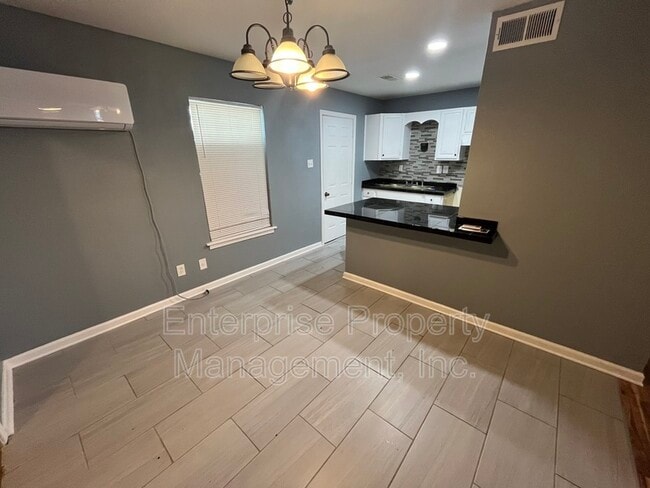 Foto del edificio - 3441 Piney Woods Ave