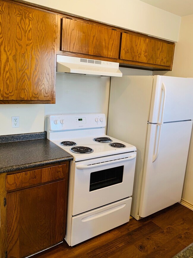 Foto del edificio - 3125 Tudor Ln