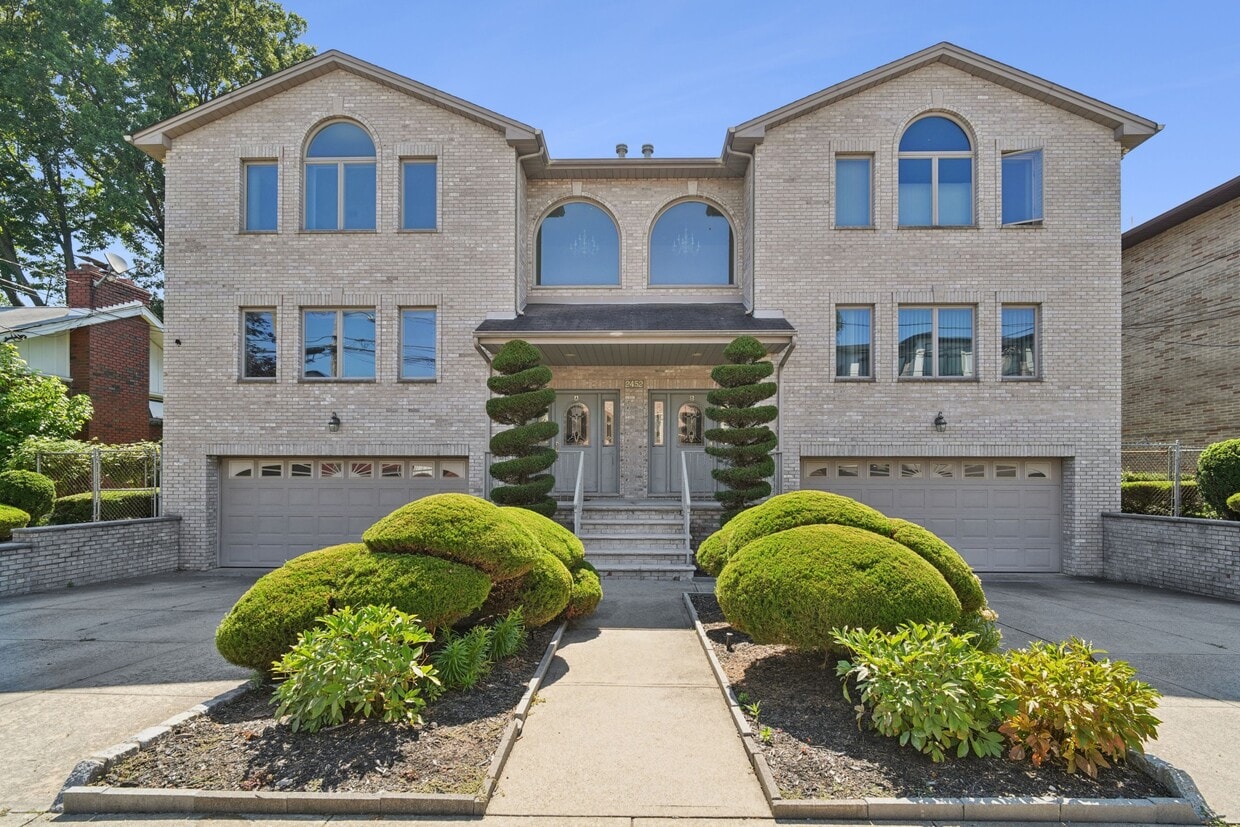 Foto principal - 2452 Camner St