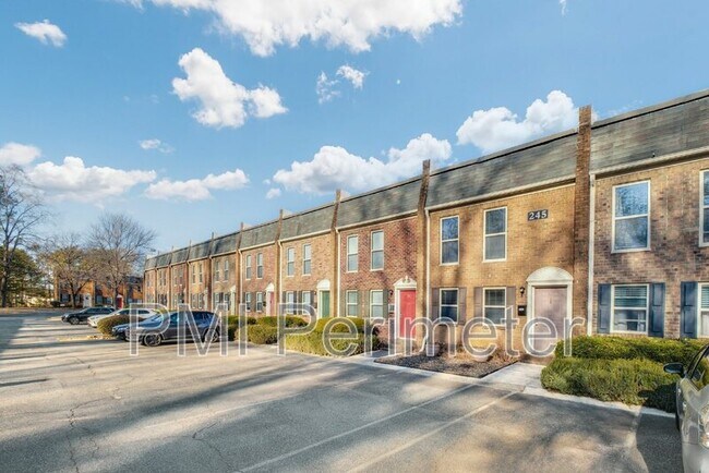 Foto del edificio - 245 Winding River Dr