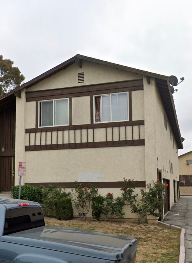 Building Photo - 2442 Nina St
