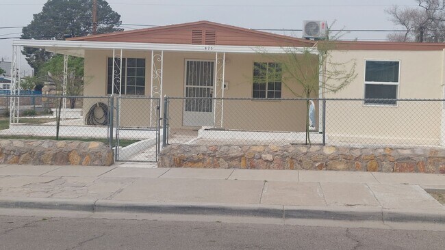 Foto del edificio - 4 bedroom 2 bathroom home ready now!!!!