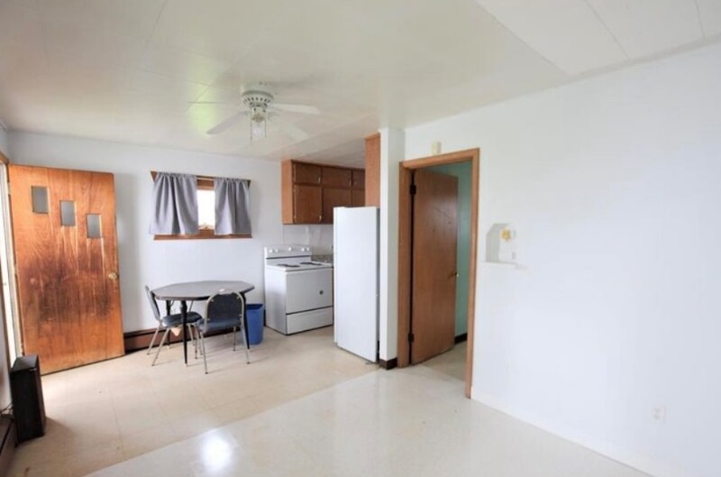 208 2nd St S Unit 14, Hallock, MN 56728 Apartment for Rent in