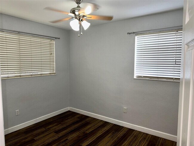 Foto del edificio - 8811 NW 16th St