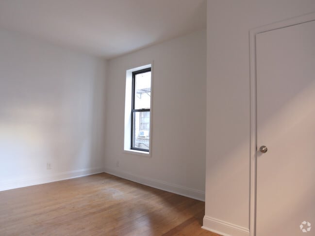 Interior Photo - 2025 REGENT PL