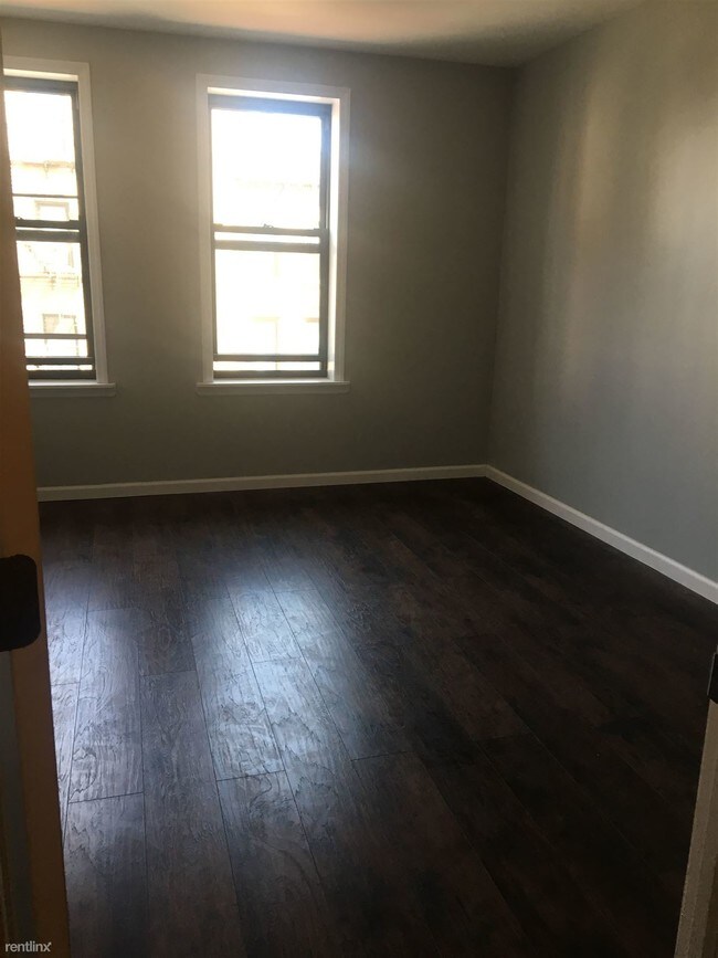 Foto del edificio - 1 br, 1 bath Apartment - 594 Nostrand Ave
