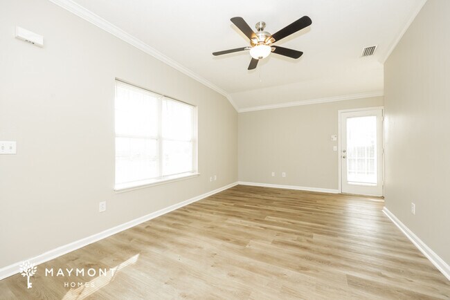 Foto del edificio - 233 Lake Forest Dr
