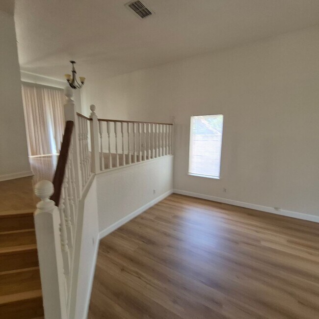 Foto del edificio - Spacious 4 bedroom available in Roseville, Good schools nearby.