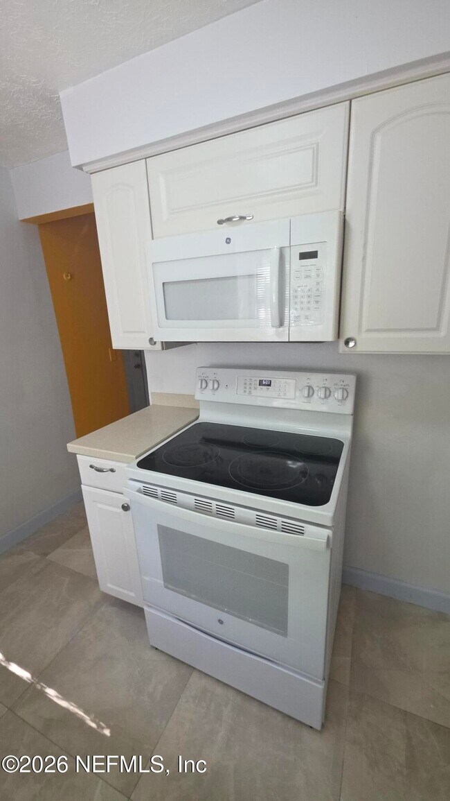 Foto del edificio - 10791 Luana Dr N