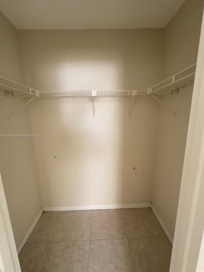 Building Photo - 480 Executive Center Dr