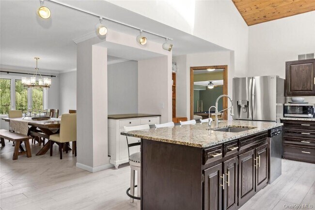 Building Photo - 613 Horsepound Rd