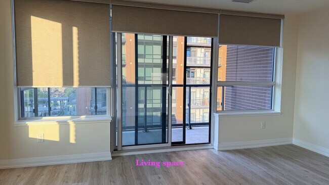 Building Photo - 3260 Sheppard Av E