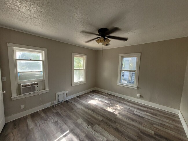 Foto del edificio - $750 - 2 bedroom/ 1 bathroom - Single Fami...