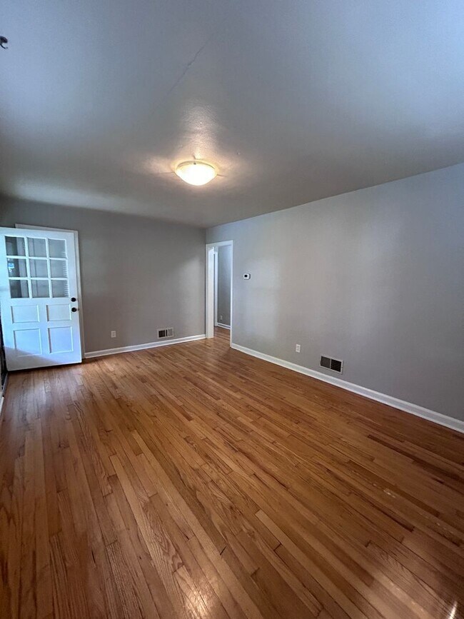 Foto del edificio - Adorable 2 BR home - Convenient to all thi...