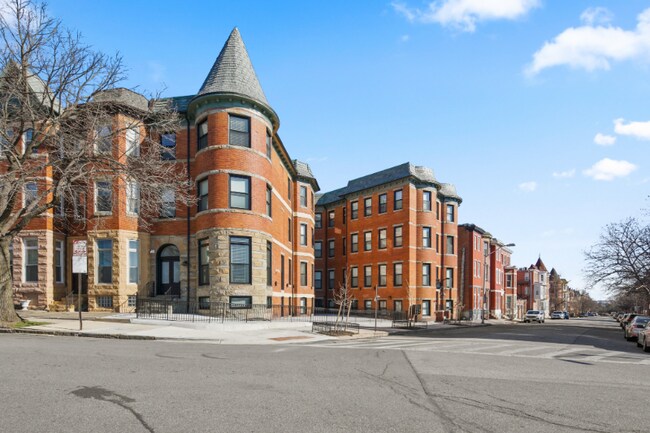 Foto del edificio - 2201 Brookfield Ave