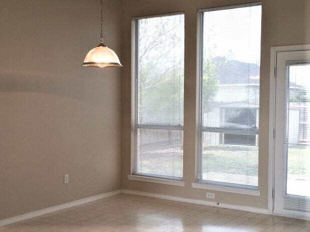 Building Photo - 2913 Goldenwave Street