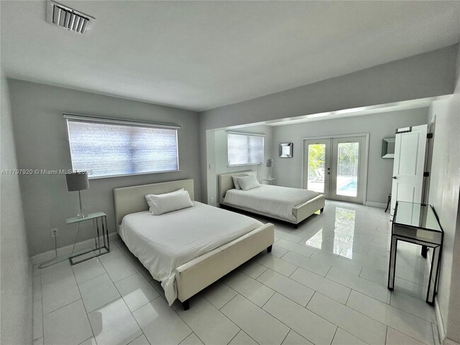 Foto del edificio - 1040 NE 180th Terrace