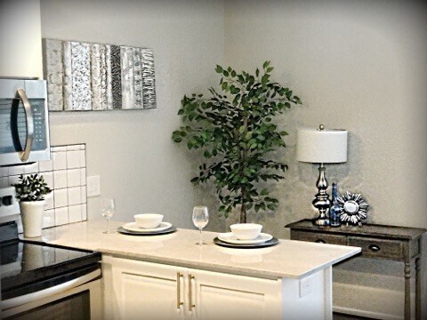 Foto del edificio - Mid-Century Modern One Bedroom, One Bath