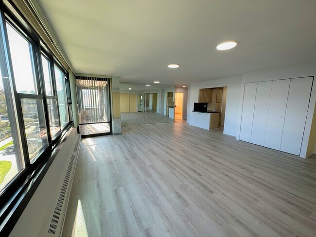 Foto del edificio - 16801 12th Ave