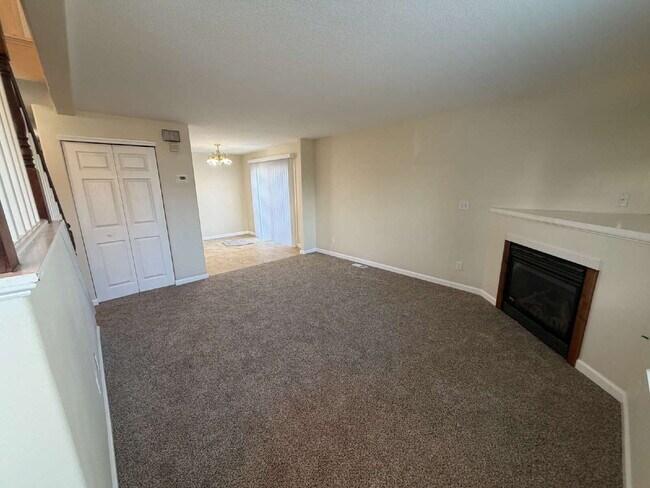 Foto del edificio - 3 Bedroom 1.5 Bathroom SE Portland Triplex