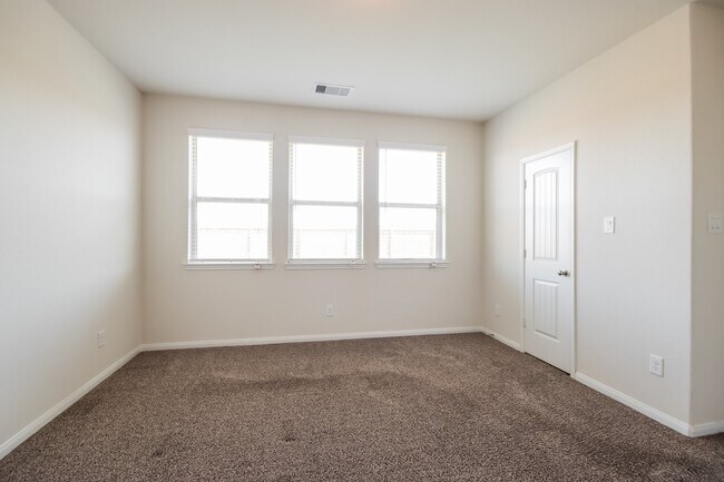 Foto del edificio - 15825 Roberto Clemente Ct