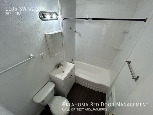 Building Photo - 1105 SW 51st St