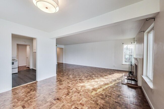 Foto del edificio - 2208 Lakeshore Ave
