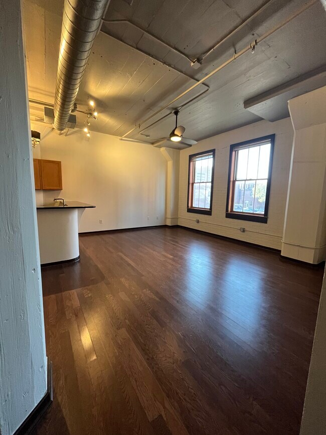 Sala de estar - 201 S Saint Francis Ave