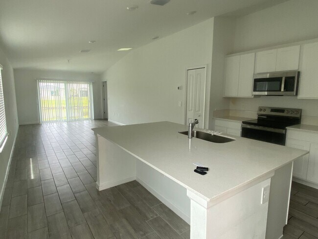 Foto del edificio - 3 BED 2 BATH SINGLE STORY 3/2 HOME.