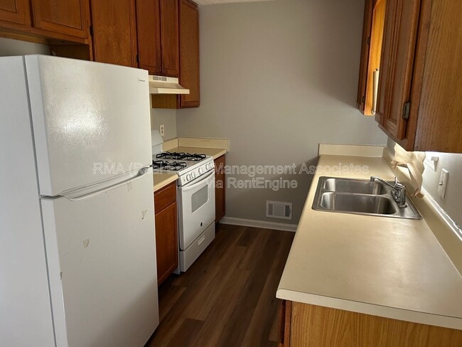 Building Photo - 1216 High Falls Rd