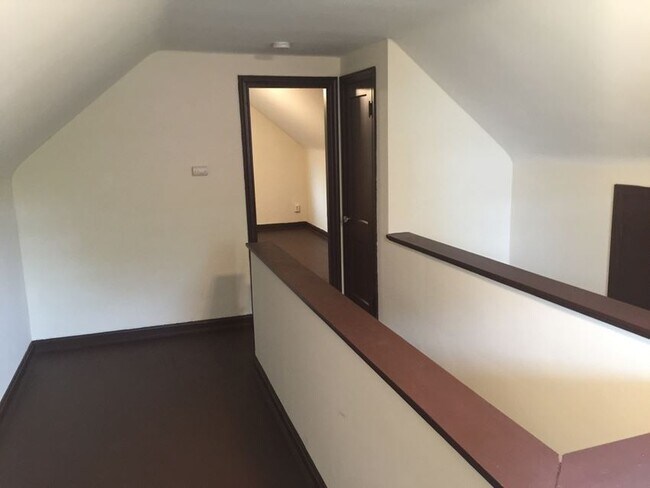 Building Photo - 2903 Montclair Ave