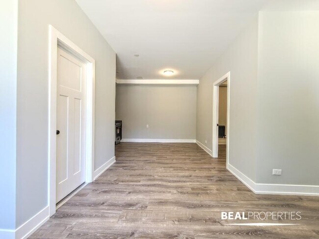 Building Photo - 1 bedroom in CHICAGO IL 60625