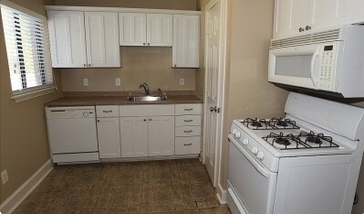 Building Photo - 2104 Virginia Dr