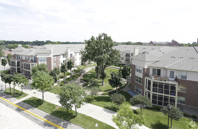 Building Photo - The Oaks on Pleasant