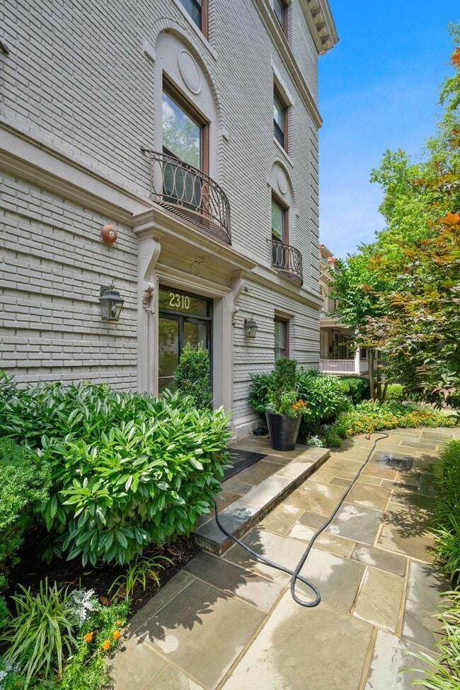 Building Photo - Available Now! 1 Bedroom 1 Bathroom Condo ...