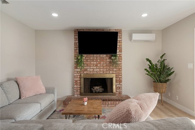 Building Photo - 1540 Vía Buena