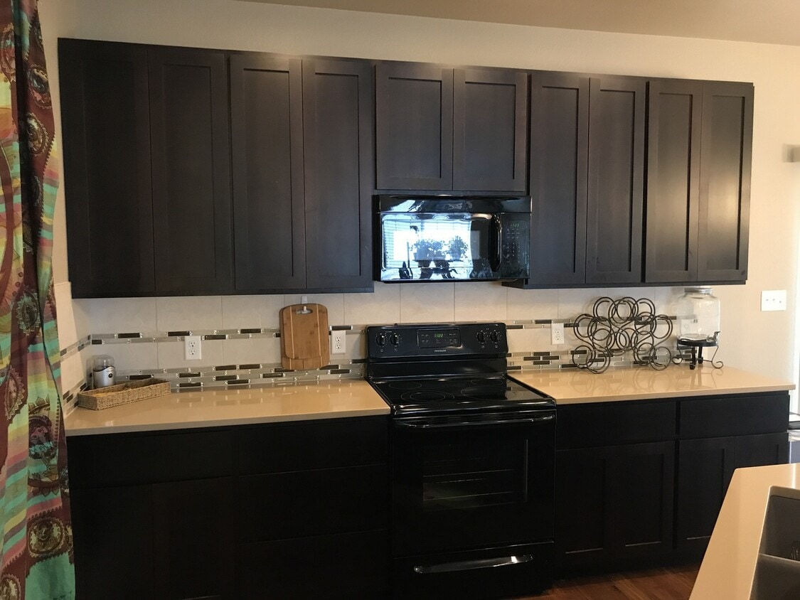 Primary Photo - Gorgeous New paired home in Ridgen Farm