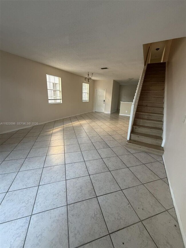 Foto del edificio - 2070 Madeira Dr