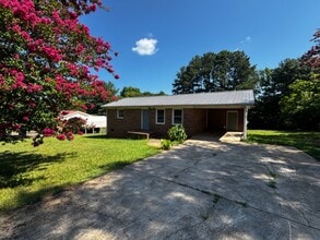 Building Photo - 585 Winter Park Dr