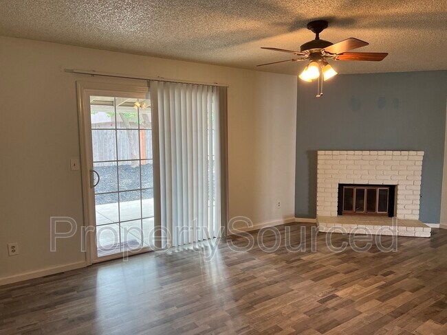 Building Photo - 758 Canterbury Way