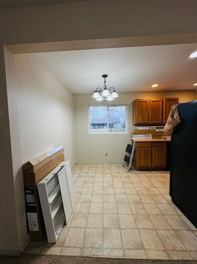 Foto del edificio - 3 bedroom 1 bathroom house with large yard!