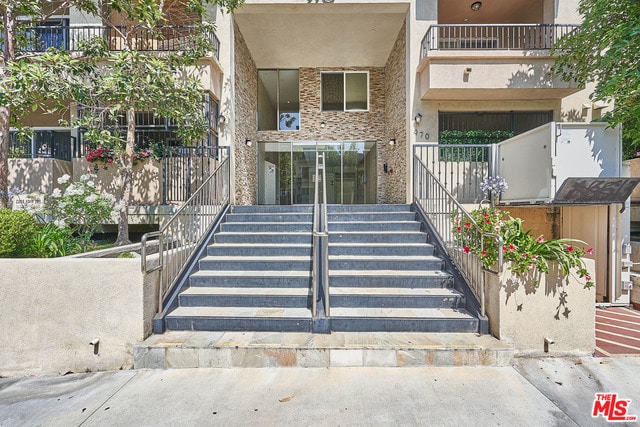 Building Photo - 970 S St Andrews Pl