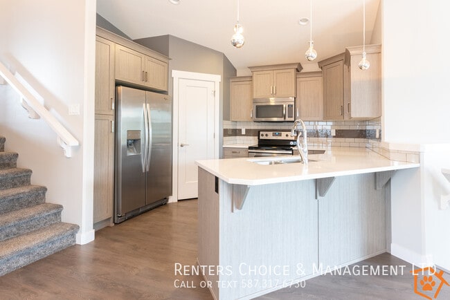 Photo du bâtiment - Newer, Conveniently Located and Pet Friend...